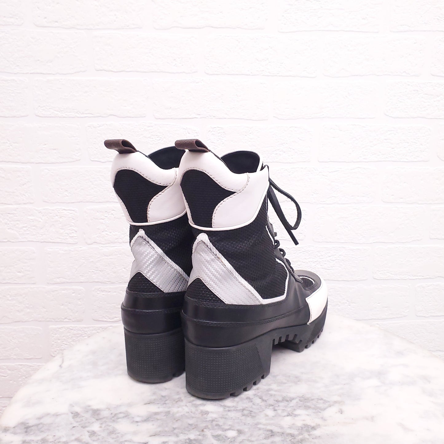 LOUIS VUITTON LAUREATE PLATFORM DESERT BOOTS - SIZE 39