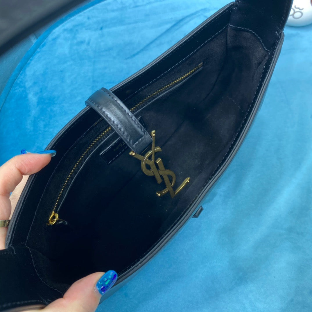 Top Quality Le 5 À 7 Hobo Bag In Smooth Black For Women 9in/23cm YSL 6572282R20W1000