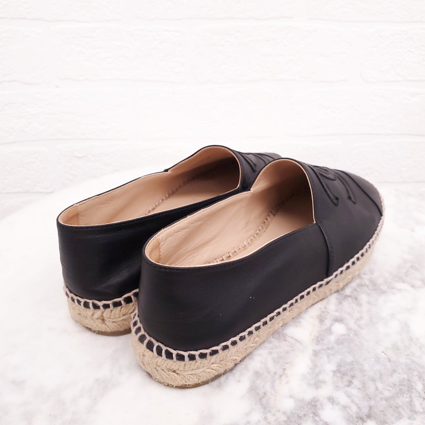 CHANEL BLACK LEATHER ESPADRILLES - SIZE 39