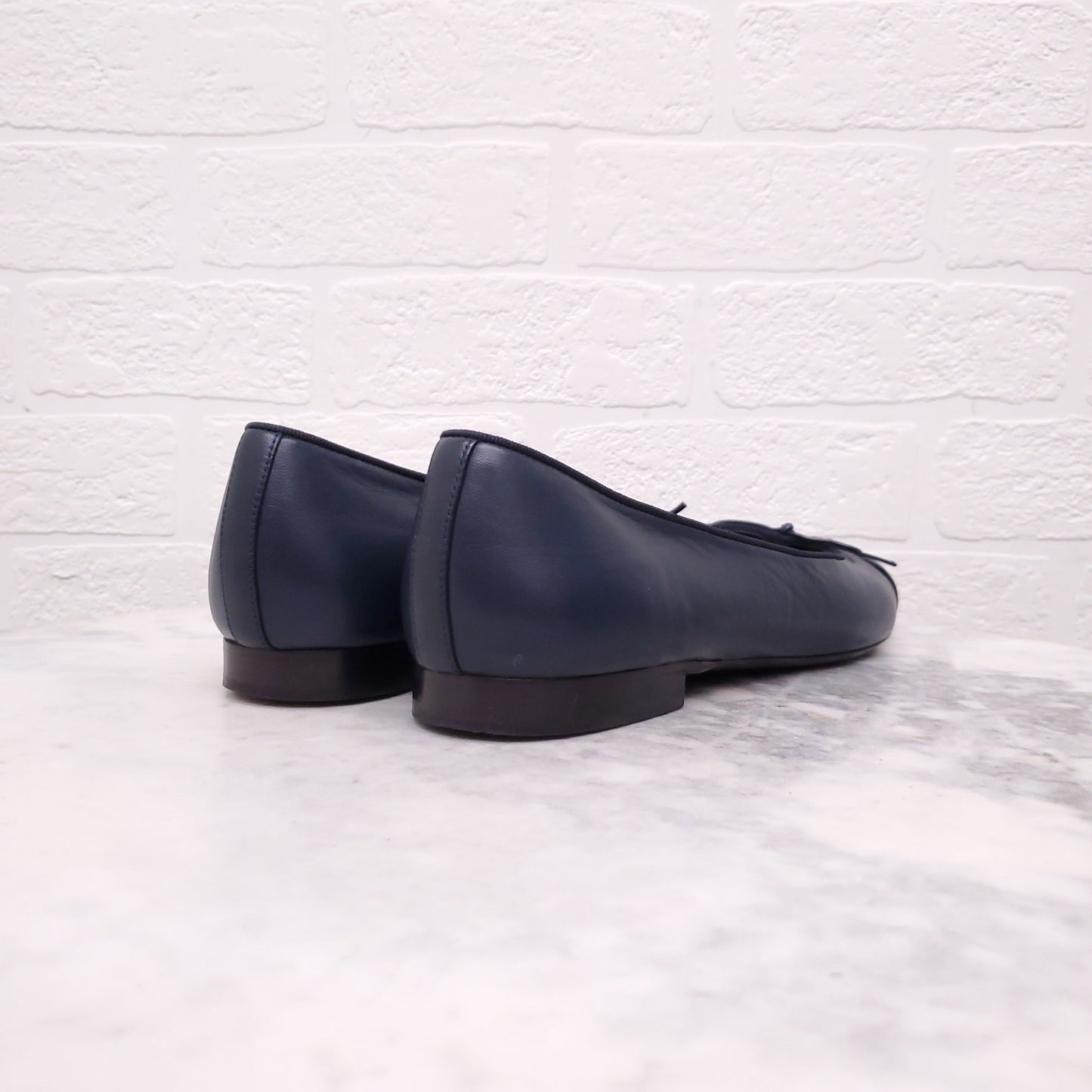 CHANEL BLUE & BLACK CAP TOE LEATHER BALLET FLATS - SIZE 39.5
