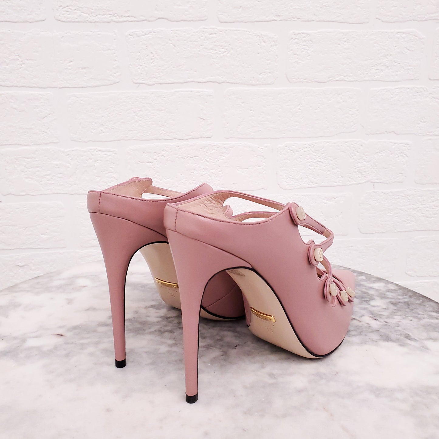 GUCCI PINK HEELS WITH PEARL LOGO DETAIL - SIZE 38