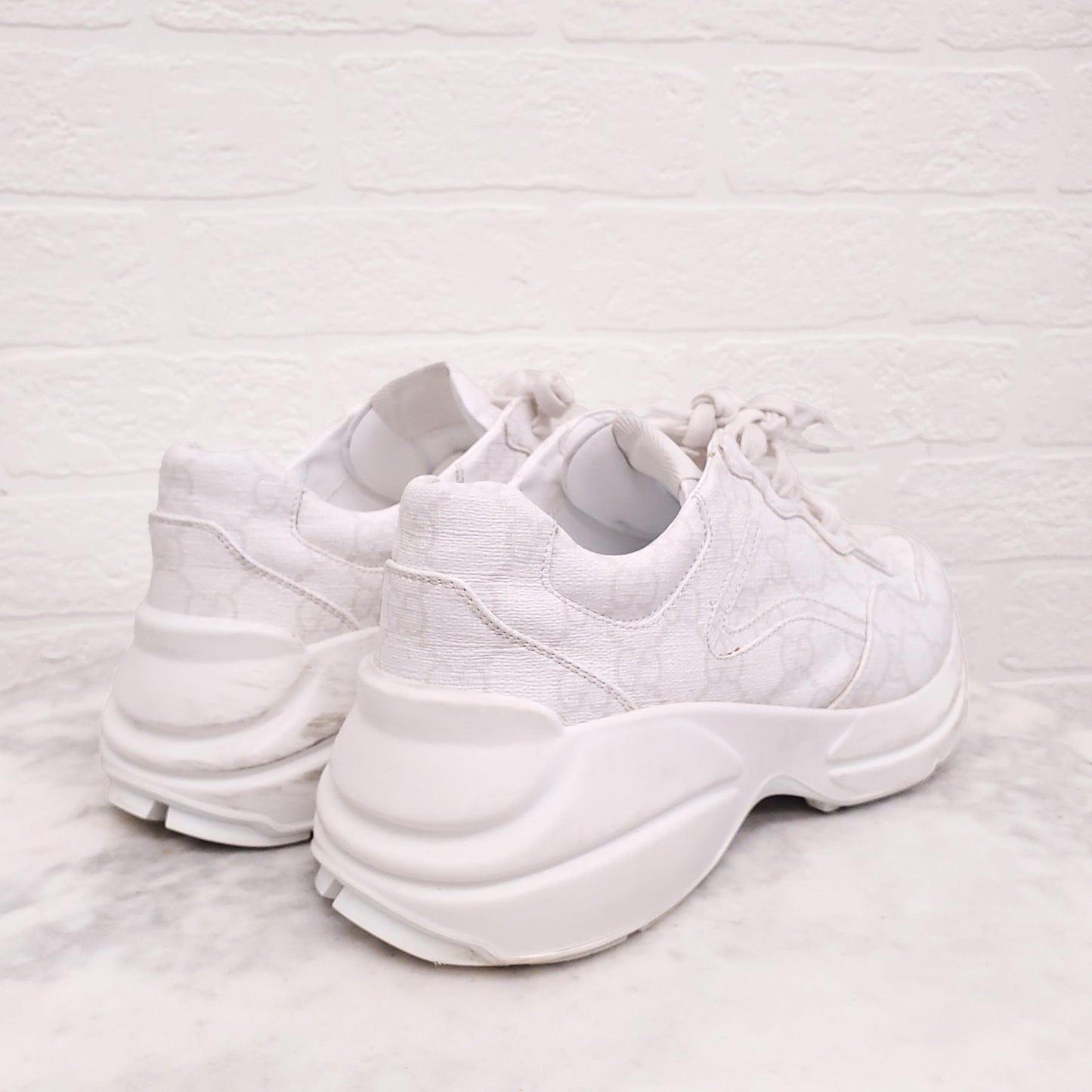 GUCCI WHITE 'RHYTON' GG LOGO SNEAKERS - SIZE 38.5