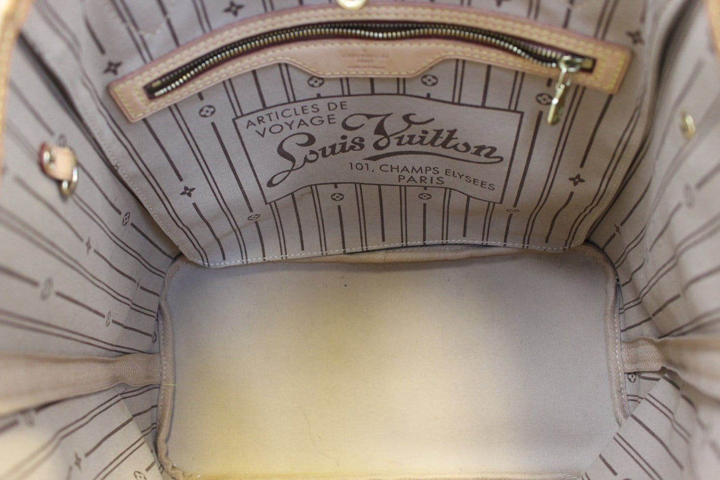 LOUIS VUITTON Monogram Canvas Neverfull MM Shoulder Bag