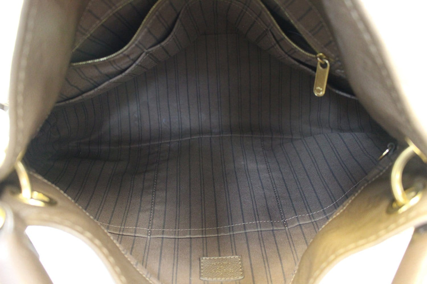 LOUIS VUITTON Artsy MM Empreinte Leather Terre Shoulder Bag