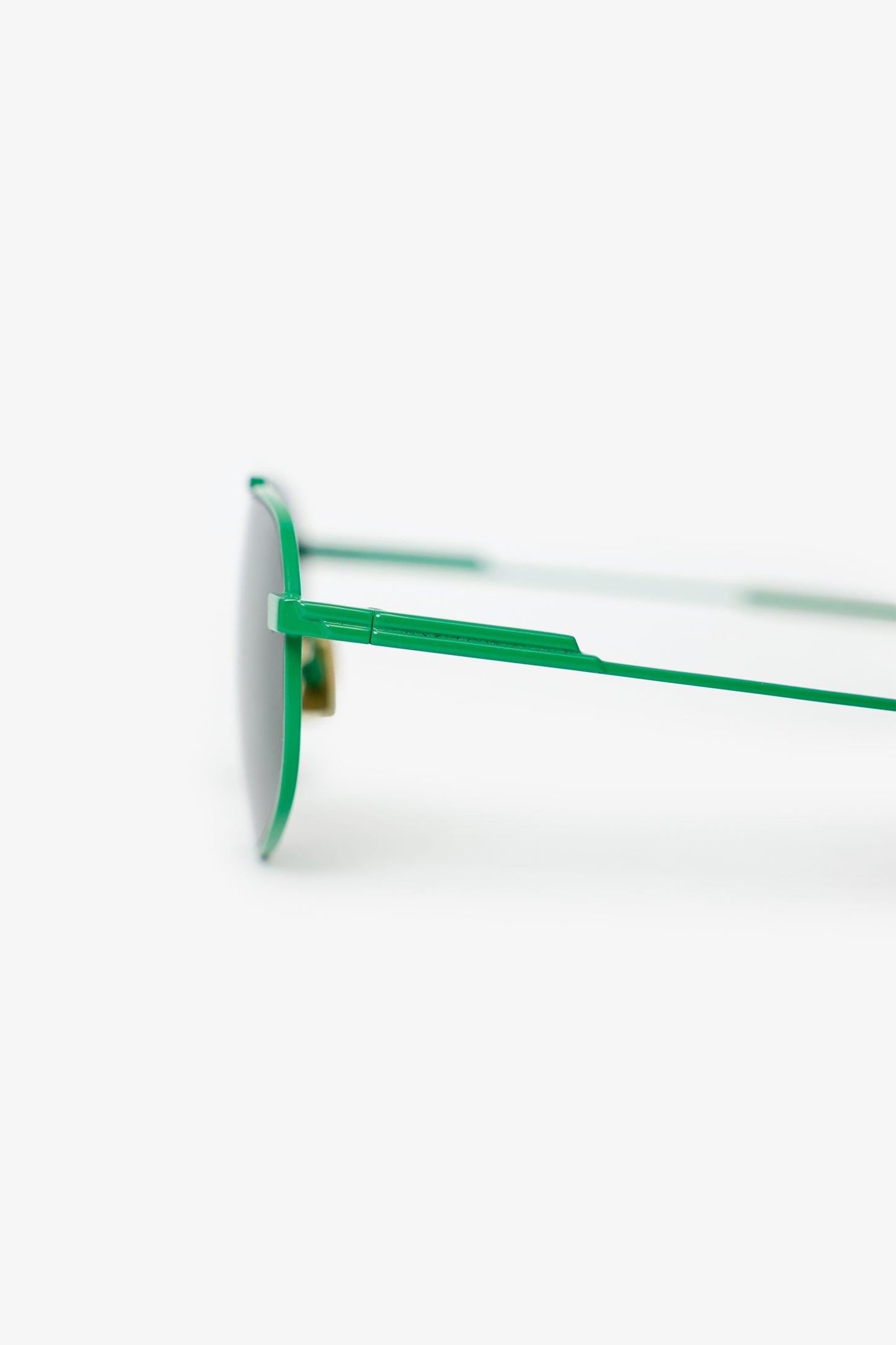 Bottega Veneta Green Metal Frame Aviator Tinted Sunglasses