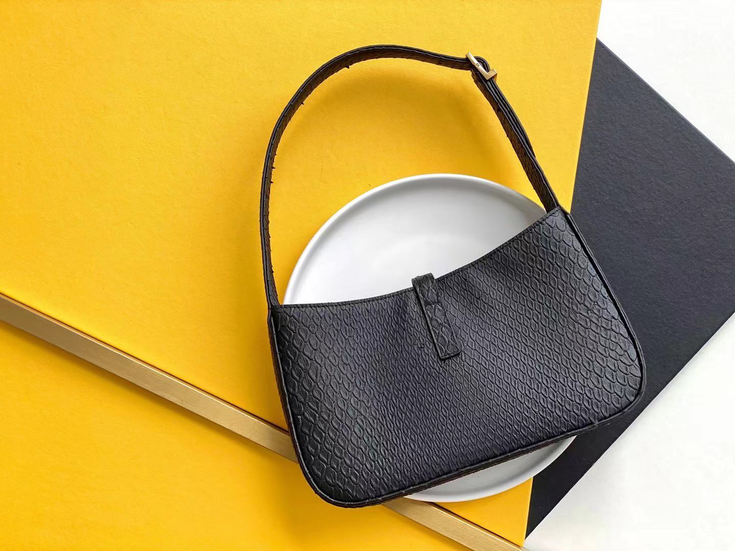 Top Quality LE 5 À 7 Hobo Bag Black Material For Women 9in/23cm YSL 657228EAAAU1000