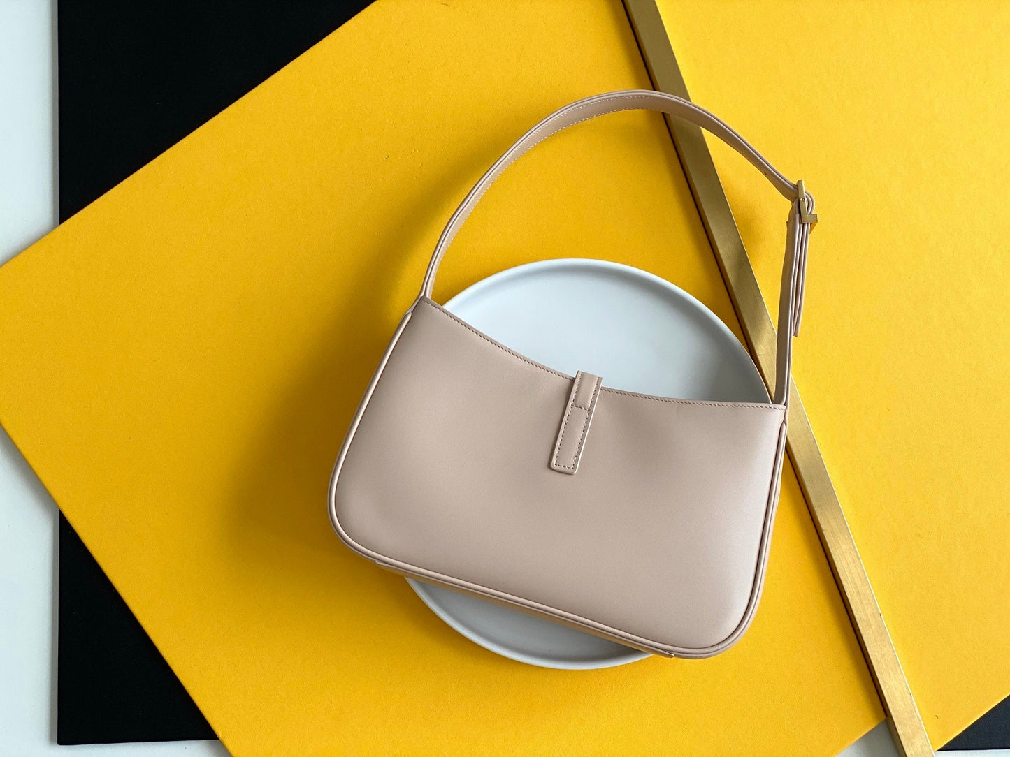 Top Quality LE 5 À 7 Hobo Bag Light Ivoire For Women 9in/23cm YSL