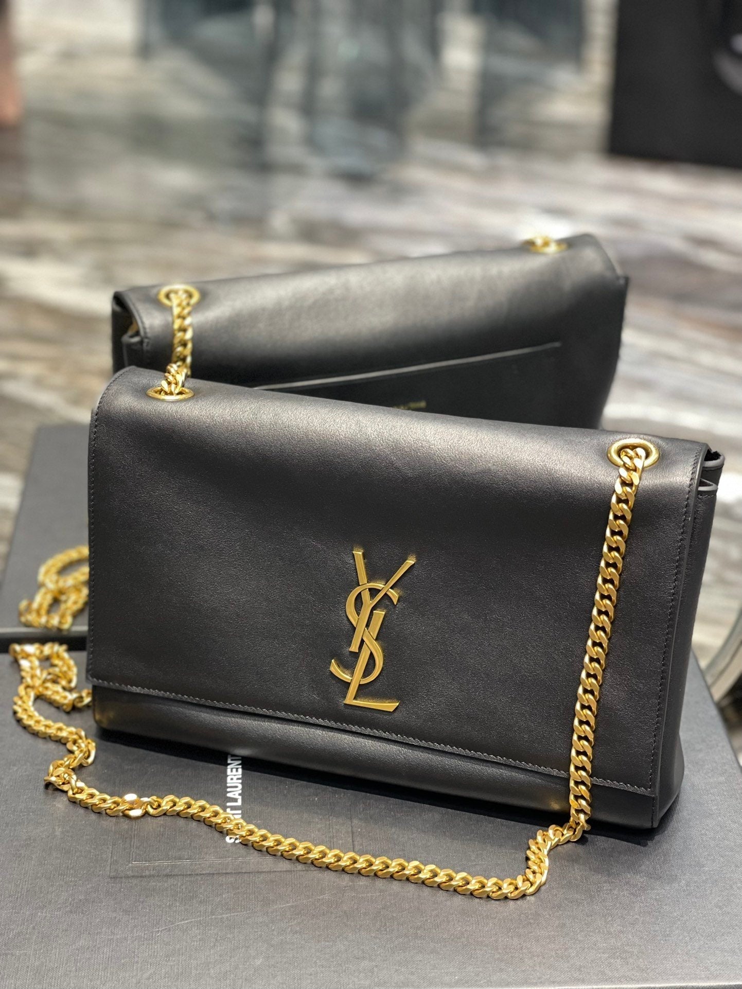 Top Quality Kate MeTop Qualityum Reversible Chain Bag Black In Suede With Gold Hardware For Women 11.2in/29cm YSL
