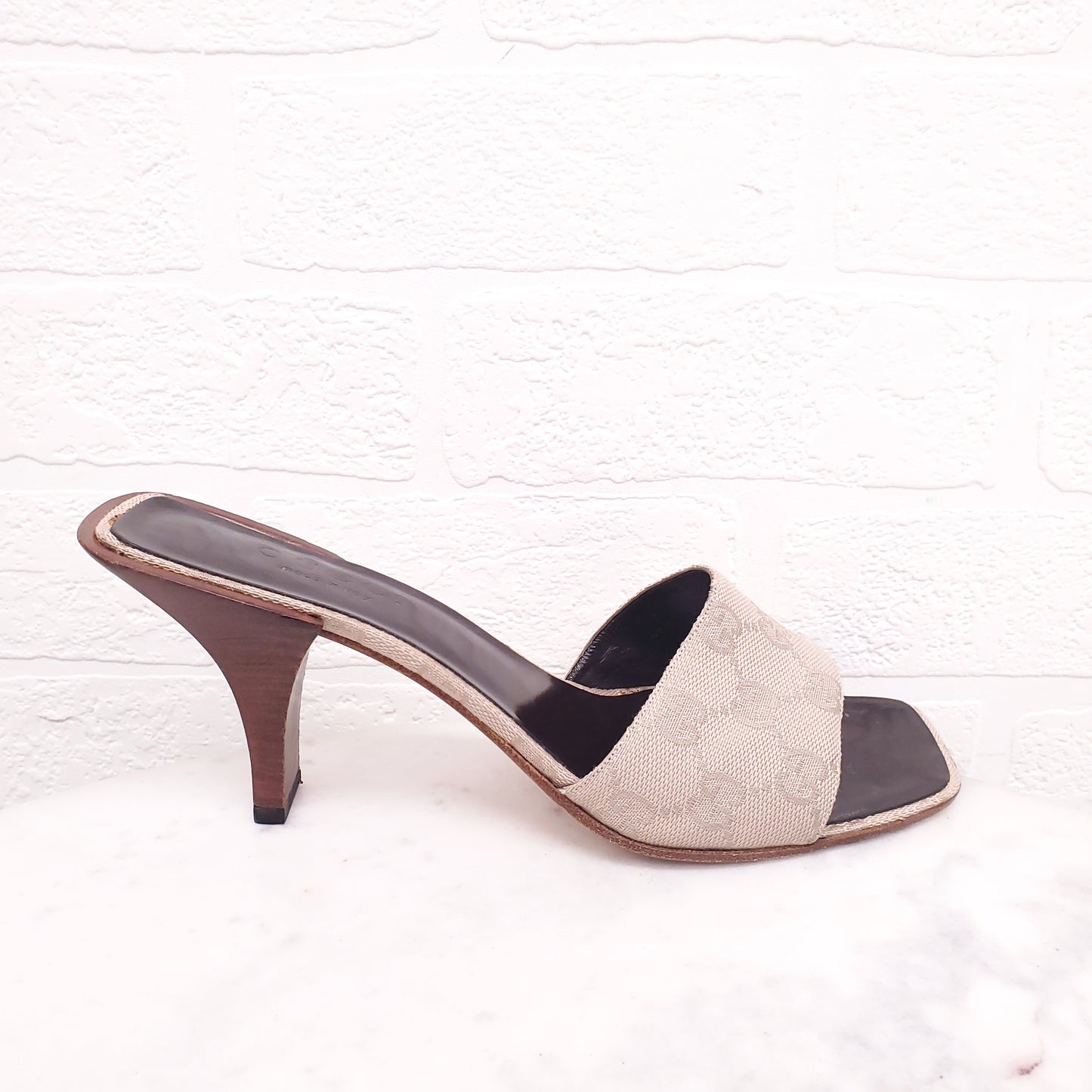 GUCCI BROWN MONOGRAM MULES WITH WOODEN HEEL - SIZE 8.5