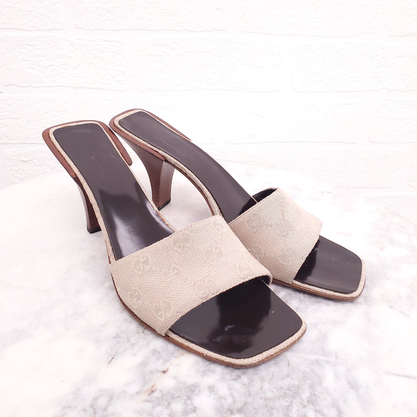 GUCCI BROWN MONOGRAM MULES WITH WOODEN HEEL - SIZE 8.5