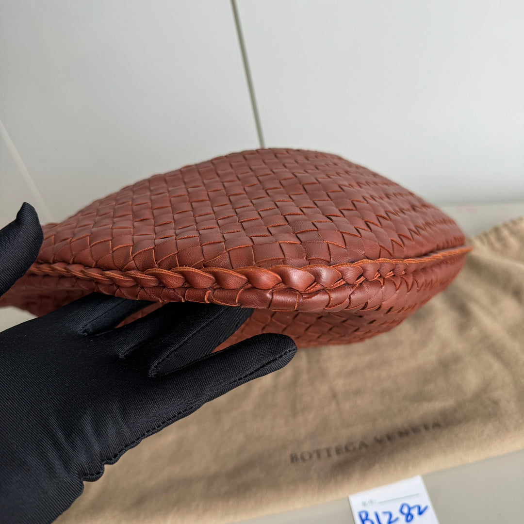 Bottega Veneta Veneta Hobo Leather Medium Burgundy Brick Red 40cm