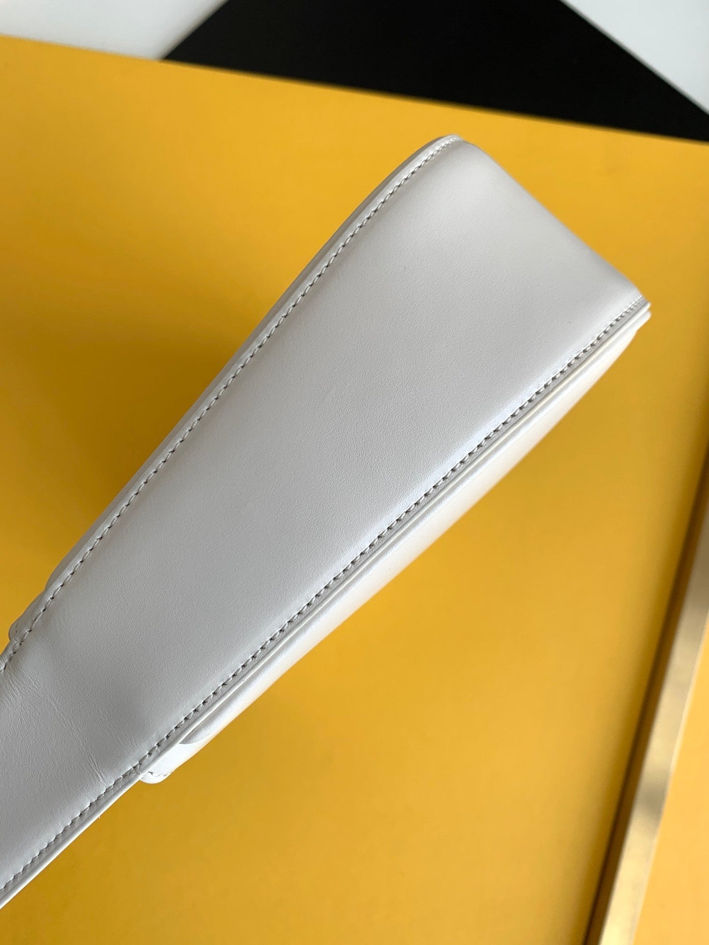 Top Quality LE 5 À 7 Hobo Bag White Material For Women 9in/23cm YSL 6572282R20W9207