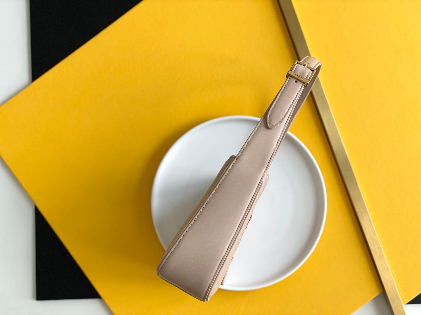 Top Quality LE 5 À 7 Hobo Bag Light Ivoire For Women 9in/23cm YSL