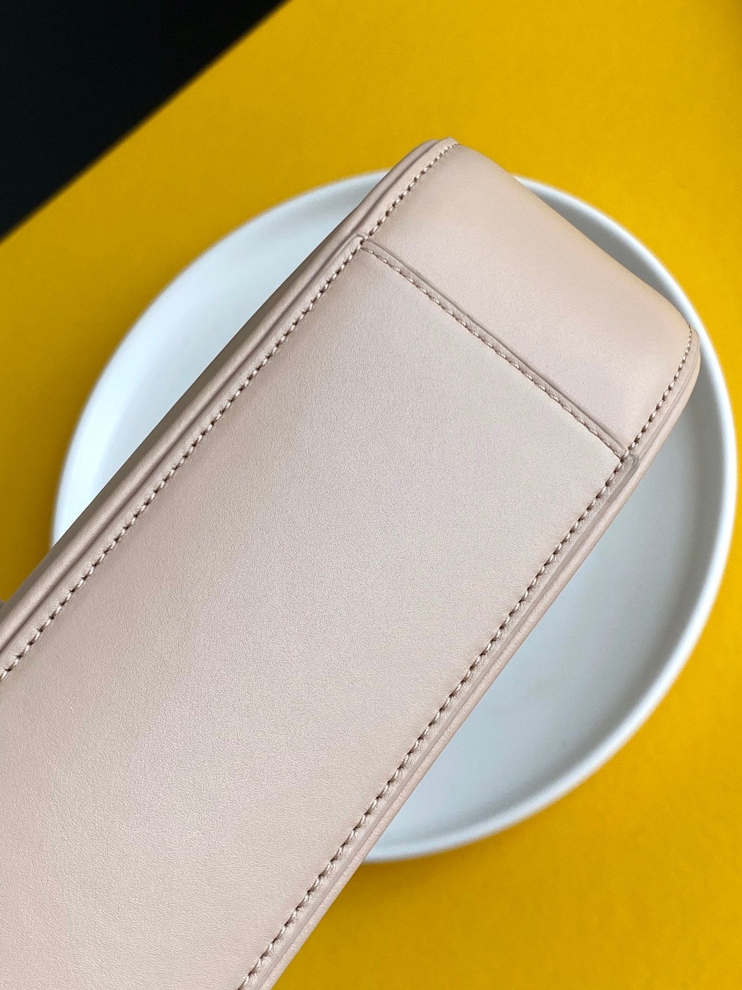 Top Quality LE 5 À 7 Hobo Bag Light Ivoire For Women 9in/23cm YSL