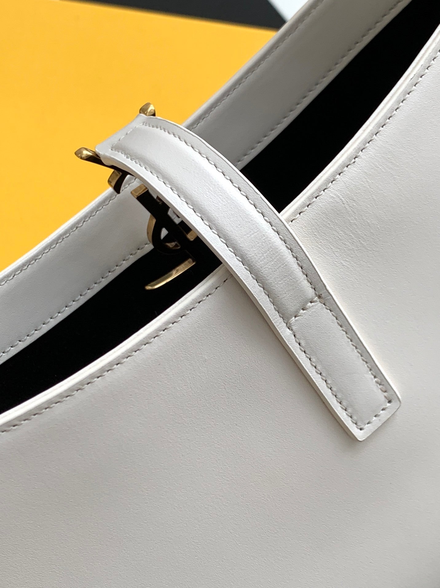 Top Quality LE 5 À 7 Hobo Bag White Material For Women 9in/23cm YSL 6572282R20W9207