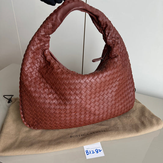 Bottega Veneta Veneta Hobo Leather Medium Burgundy Brick Red 40cm
