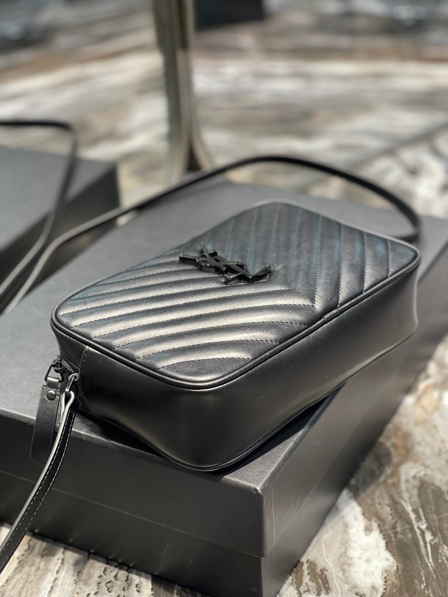 Top Quality Lou Camera Bag Black With Metal Hardware For Women 9in/23cm YSL 612544DV7081000