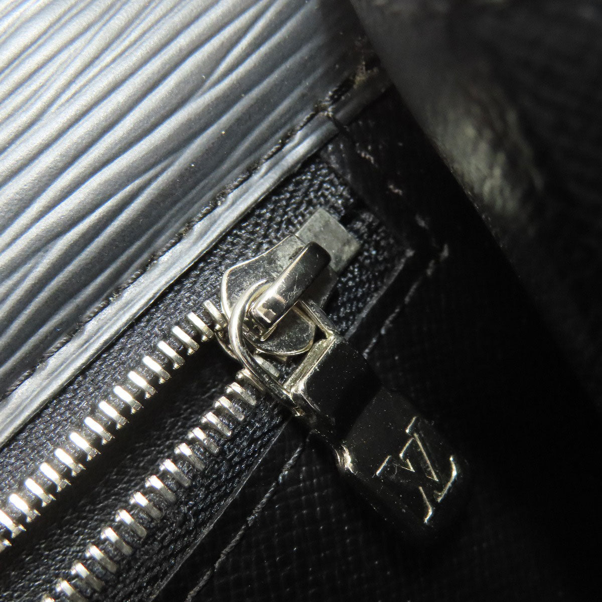 LOUIS VUITTON business bag M52762 Epi black Pochette Serie Dragonne