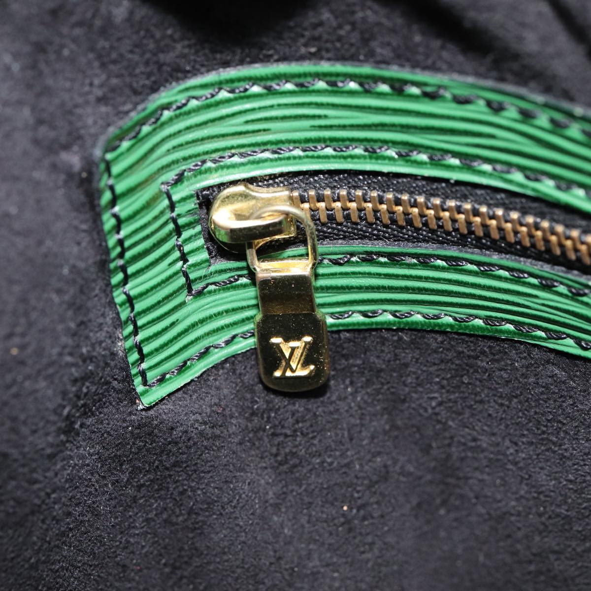 LOUIS VUITTON Epi Petit Noe Shoulder Bag Green M44102 LV Auth 76774