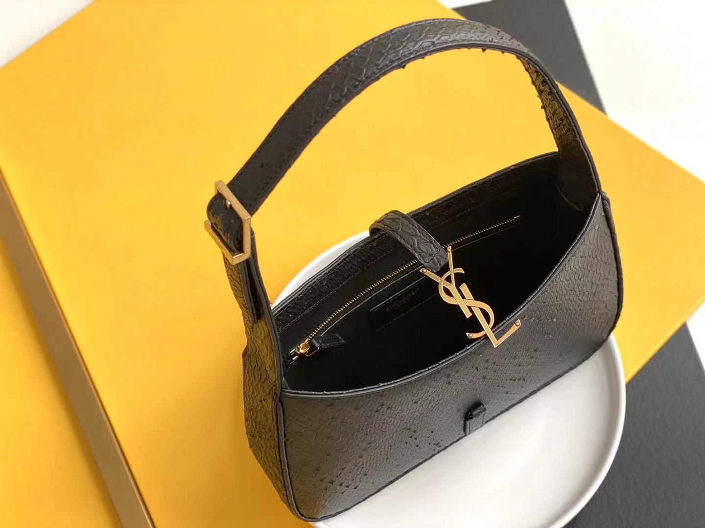 Top Quality LE 5 À 7 Hobo Bag Black Material For Women 9in/23cm YSL 657228EAAAU1000