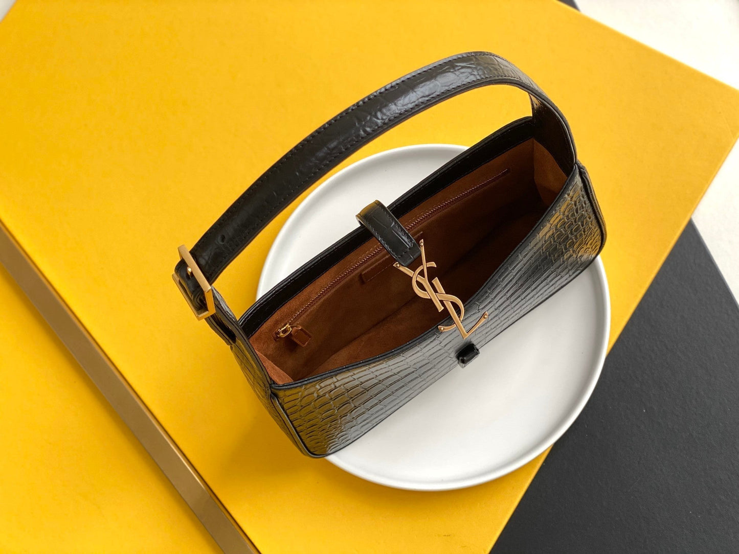 Top Quality LE 5 À 7 Hobo Bag Black In Embossed Material For Women 9in/23cm YSL 657228DZESW1062