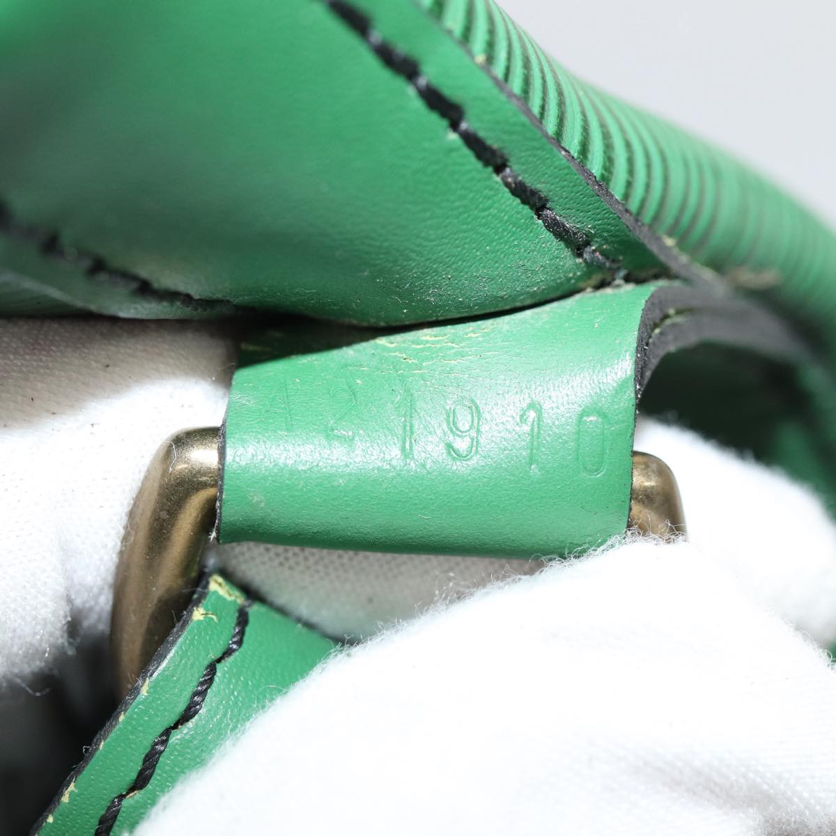 LOUIS VUITTON Epi Petit Noe Shoulder Bag Green M44102 LV Auth 86849