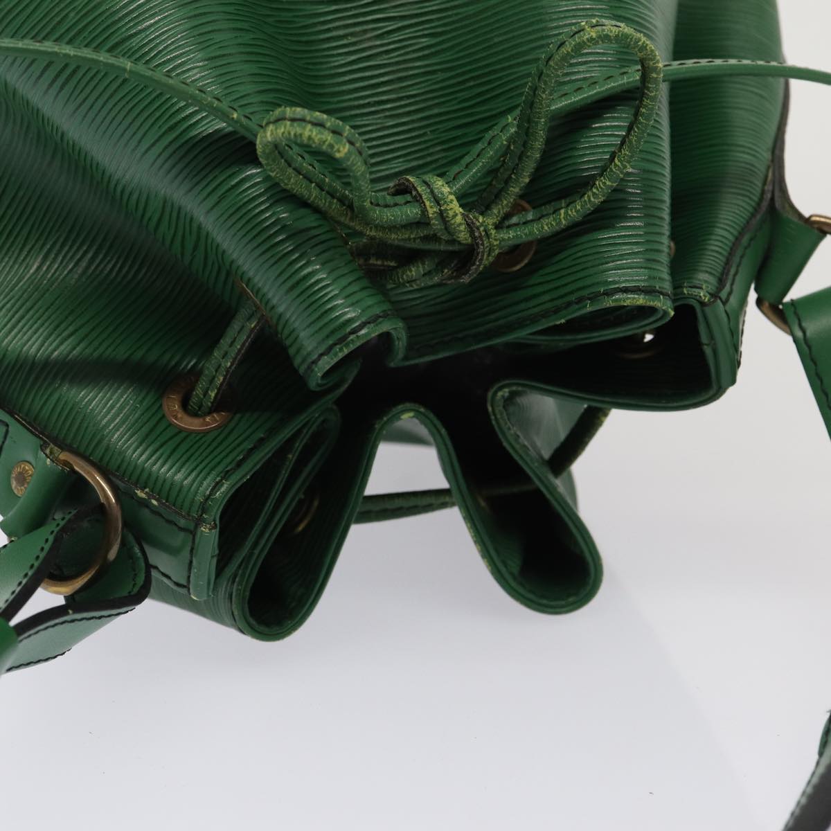 LOUIS VUITTON Epi Petit Noe Shoulder Bag Green M44102 LV Auth 86849