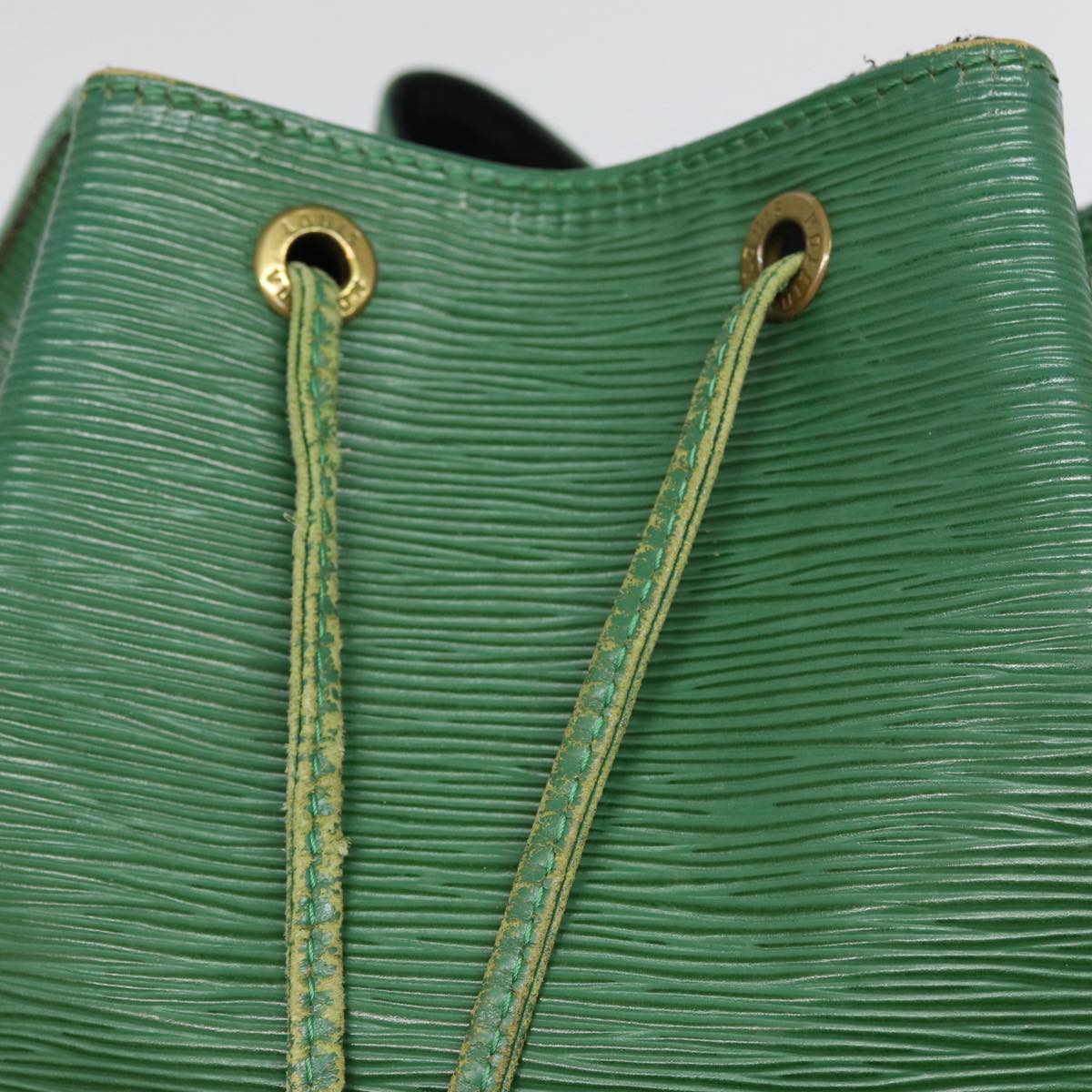 LOUIS VUITTON Epi Petit Noe Shoulder Bag Green M44102 LV Auth 87508