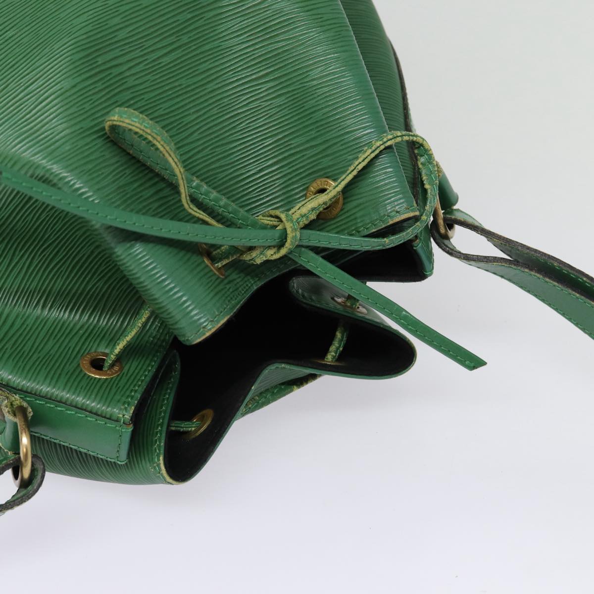 LOUIS VUITTON Epi Petit Noe Shoulder Bag Green M44102 LV Auth 87508