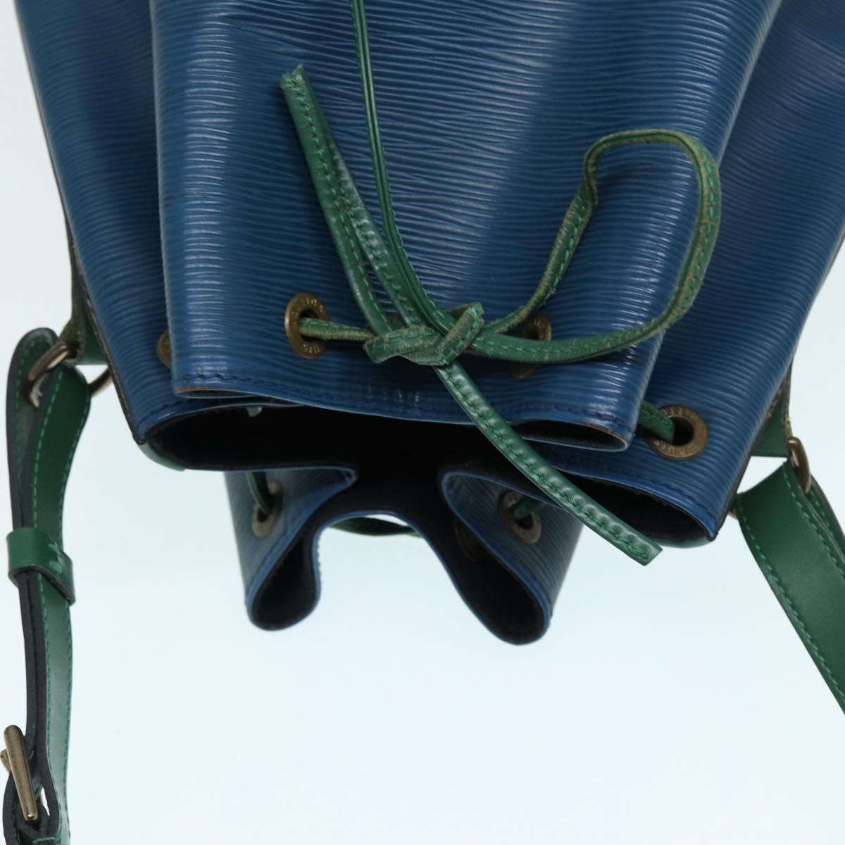 LOUIS VUITTON Epi Noe Shoulder Bag Bicolor color Green Blue M44044 LV Auth 87511