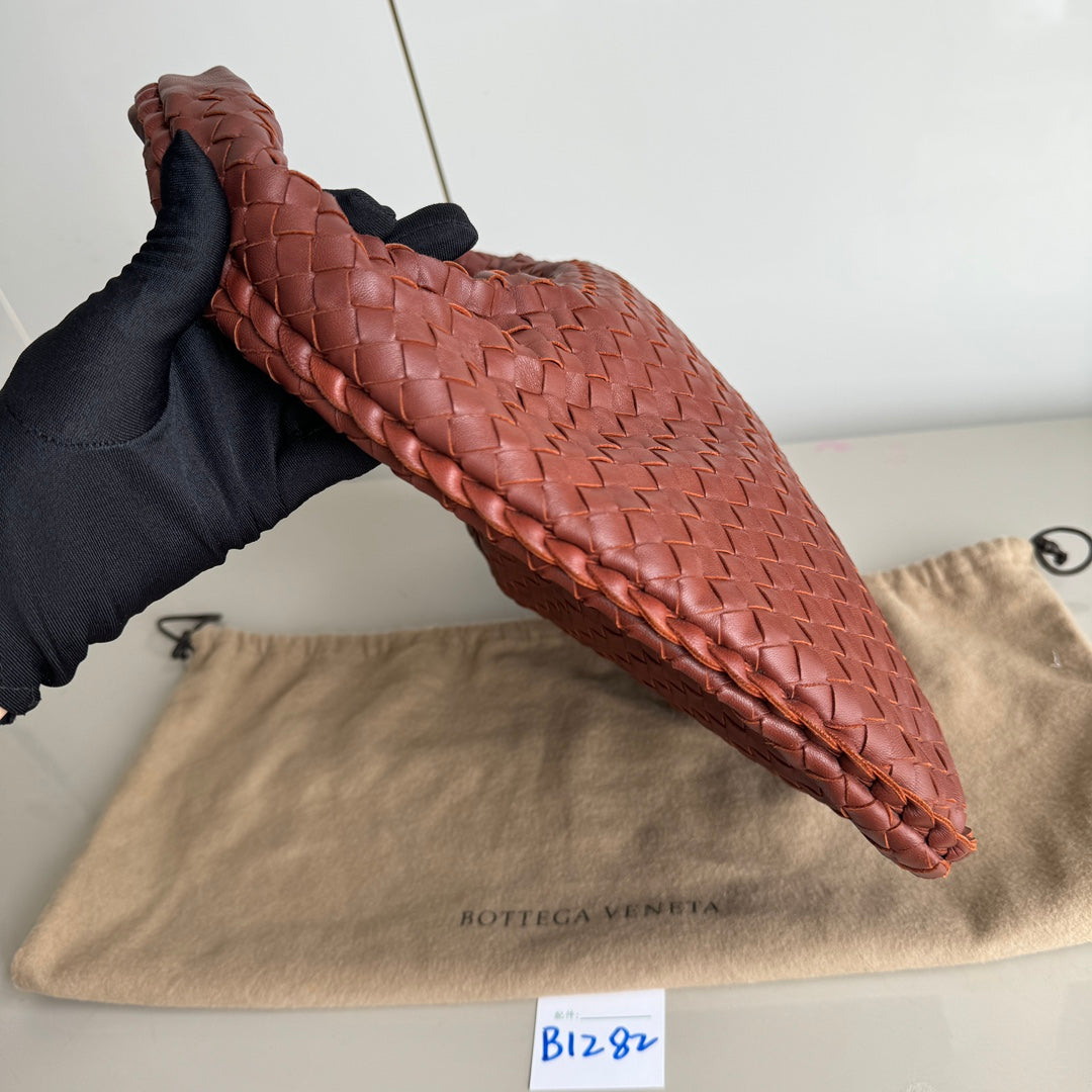 Bottega Veneta Veneta Hobo Leather Medium Burgundy Brick Red 40cm