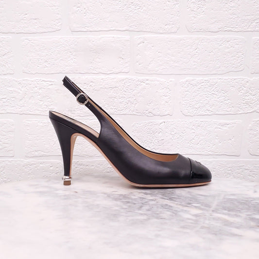 CHANEL BLACK INTERLOCKING CC LOGO SLINGBACK PUMPS - SIZE 37.5