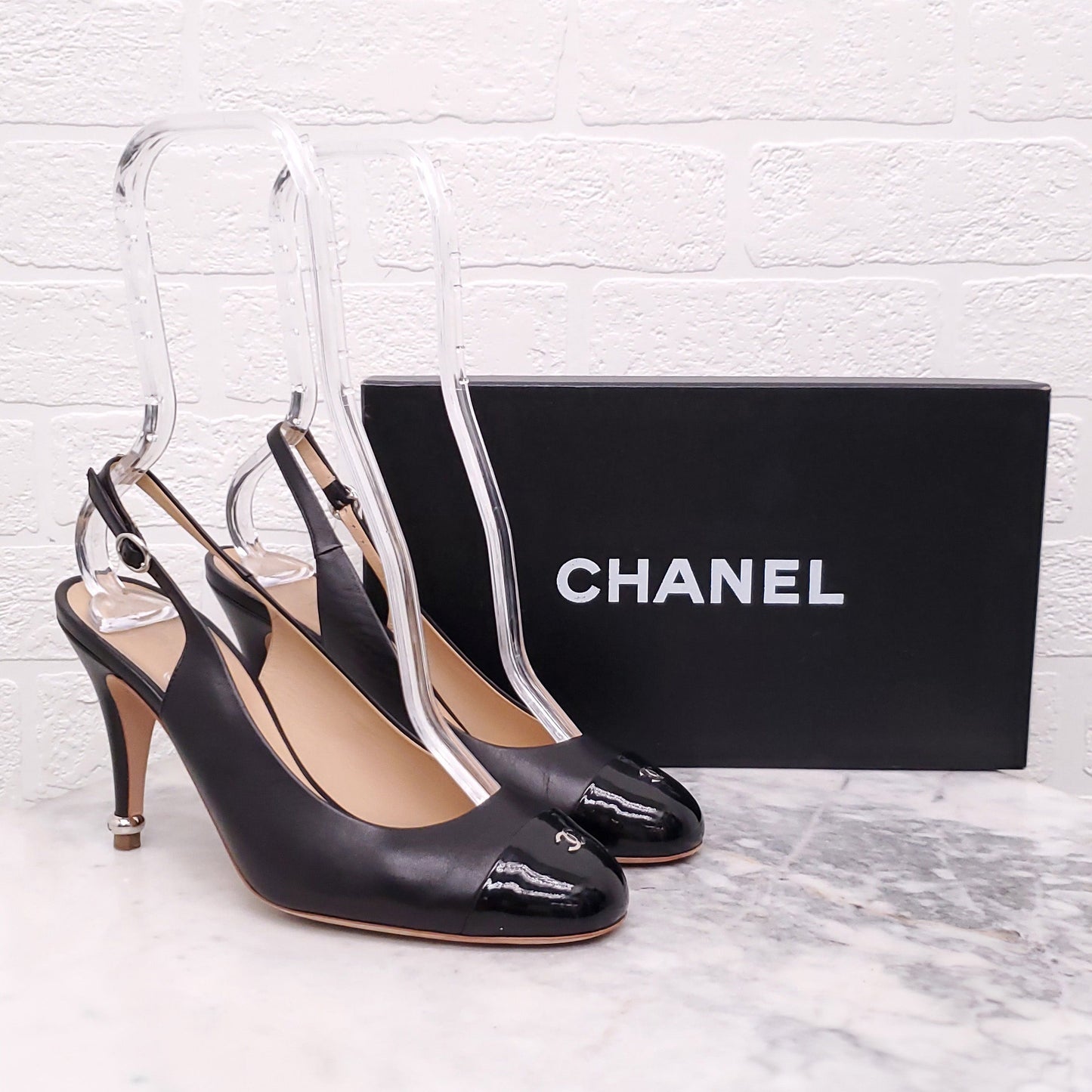 CHANEL BLACK INTERLOCKING CC LOGO SLINGBACK PUMPS - SIZE 37.5