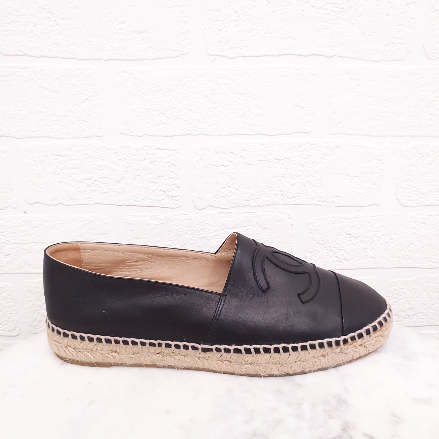 CHANEL BLACK LEATHER ESPADRILLES - SIZE 39