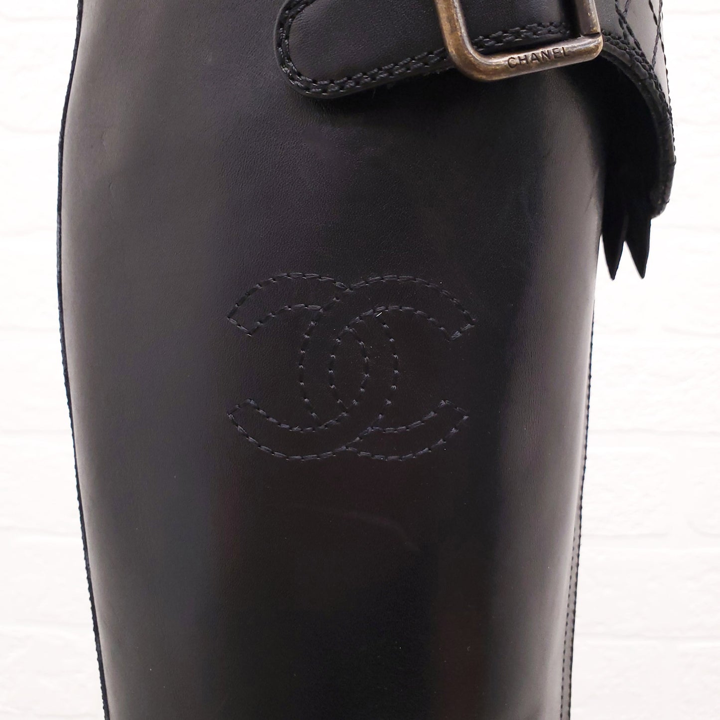 CHANEL BLACK QUILTED RIDING BOOTS WITH BUCKLES - SIZE 39.5