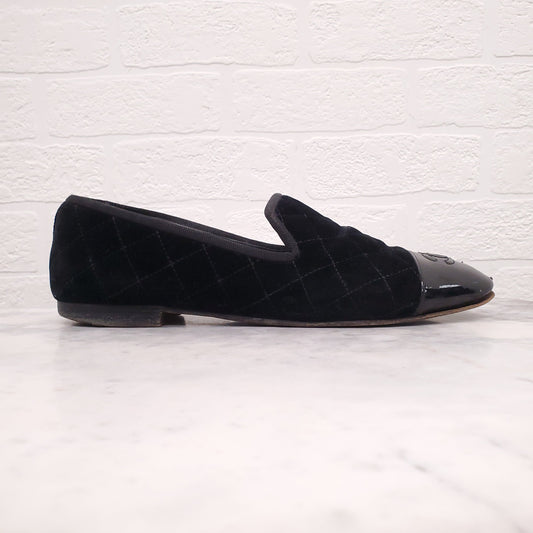 CHANEL BLACK VELVET QUILTED LOAFERS WITH LOGO - SIZE 40