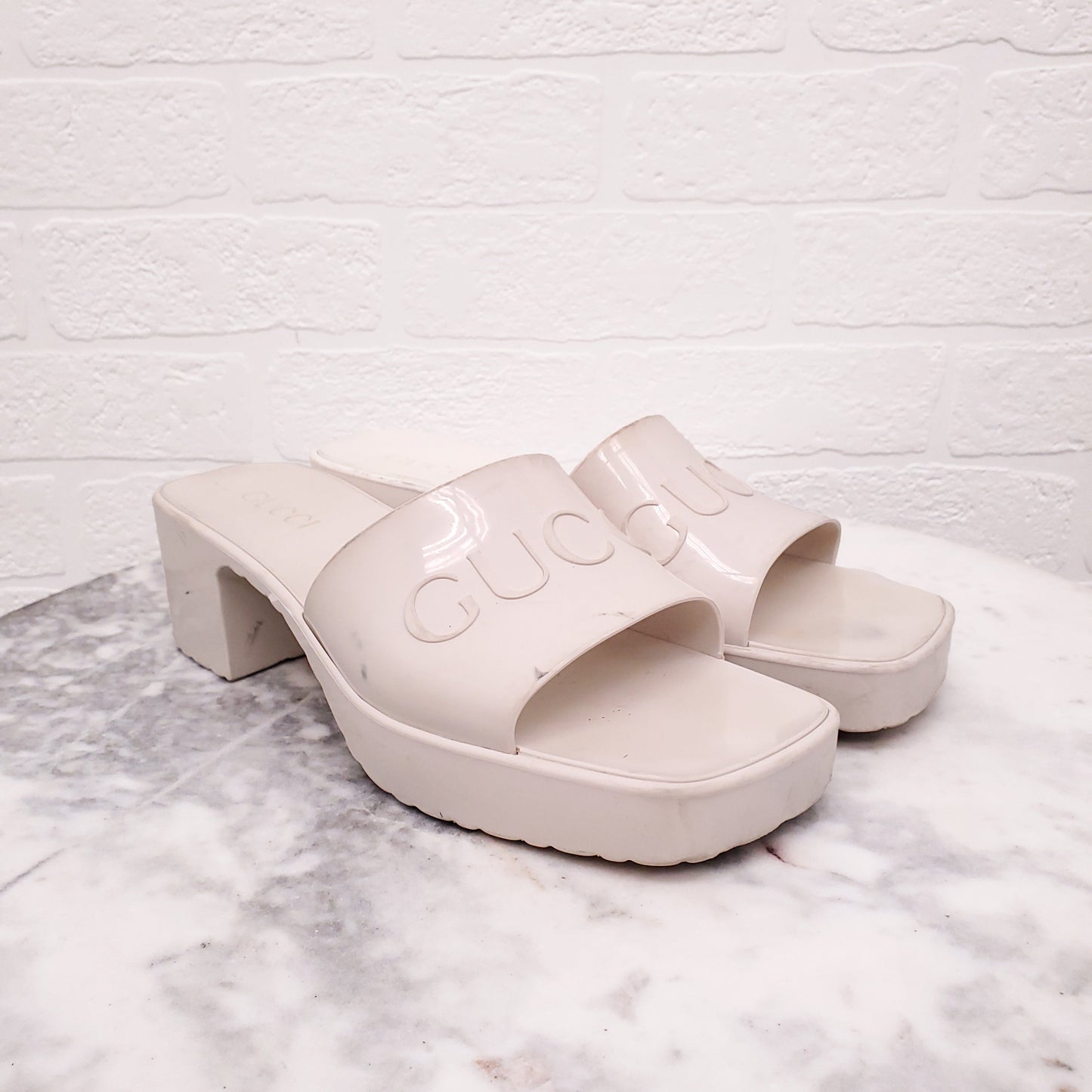GUCCI WHITE LOGO PATENT SANDALS - SIZE 38