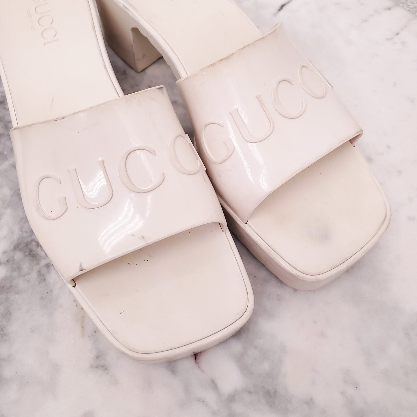GUCCI WHITE LOGO PATENT SANDALS - SIZE 38