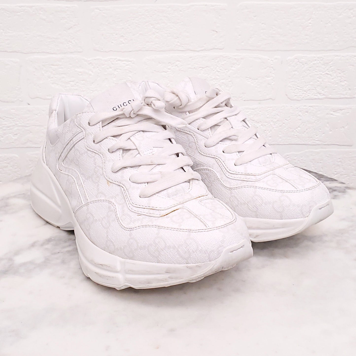 GUCCI WHITE 'RHYTON' GG LOGO SNEAKERS - SIZE 38.5