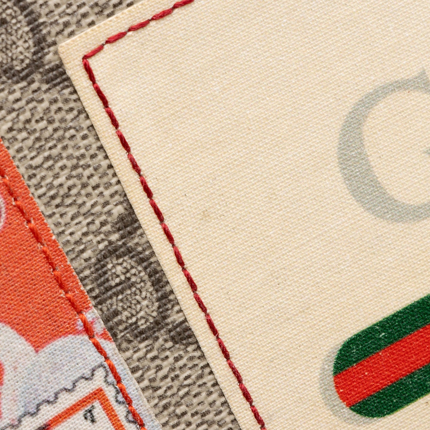 Gucci GG Supreme Courrier Clutch