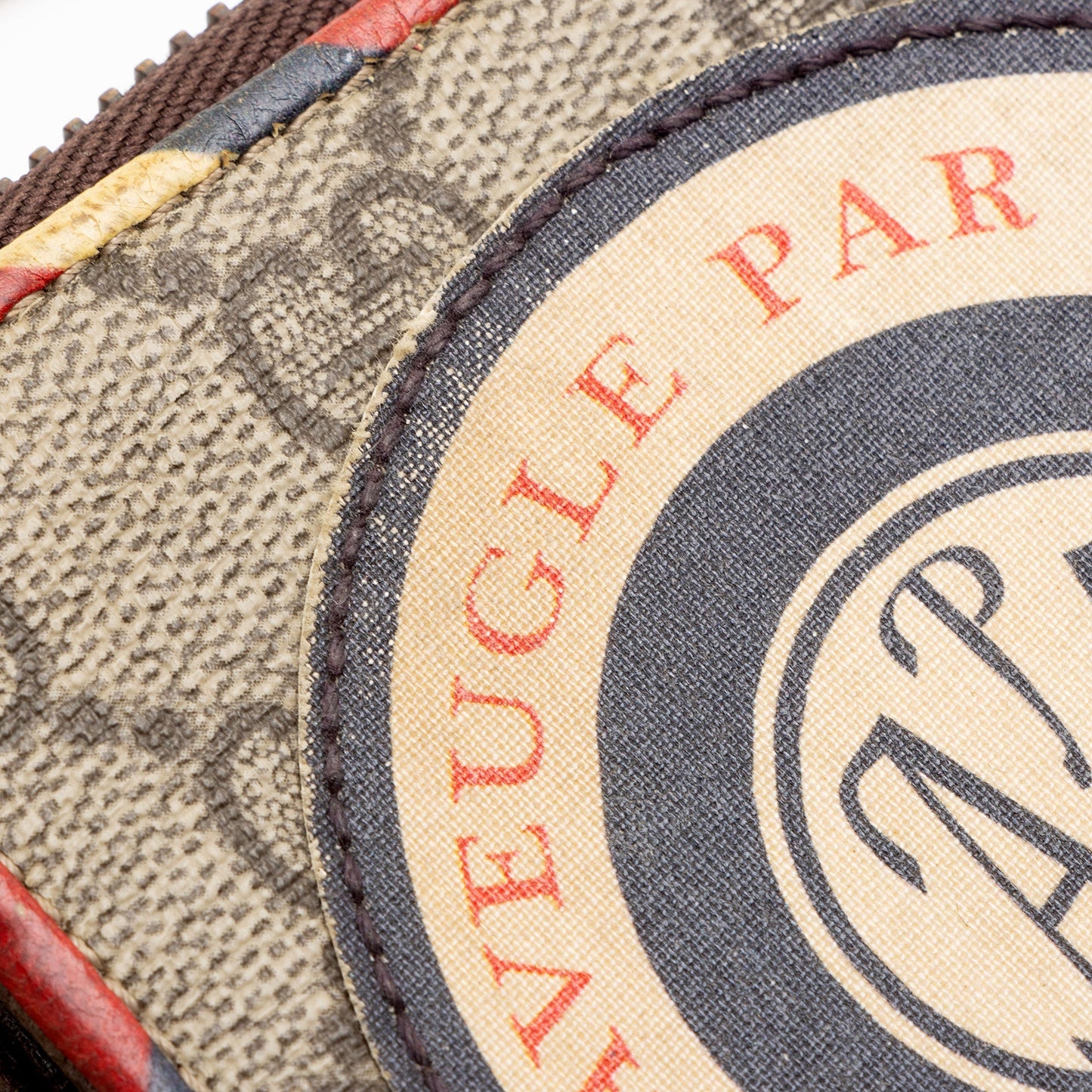 Gucci GG Supreme Courrier Clutch