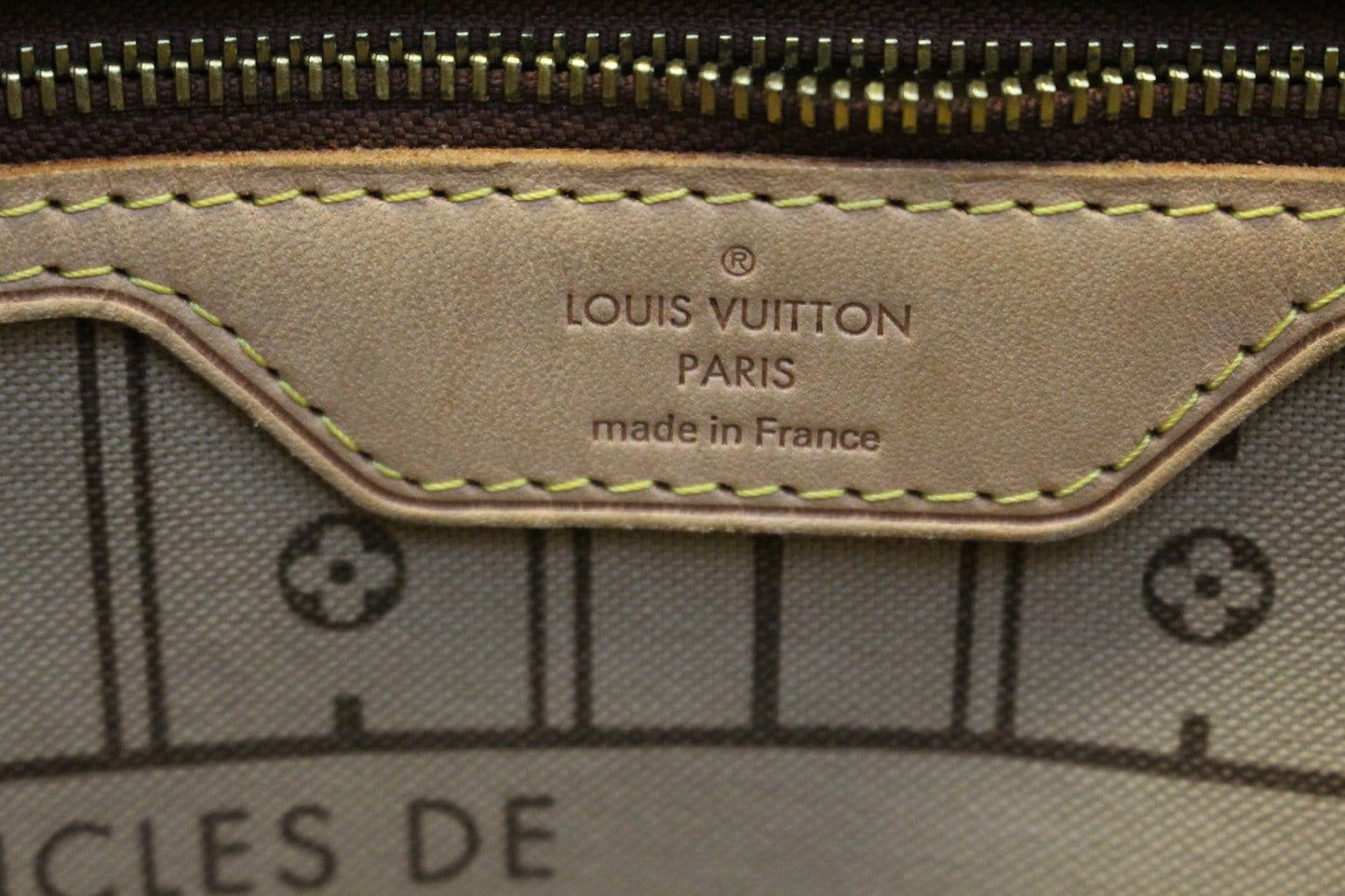 LOUIS VUITTON Monogram Canvas Neverfull MM Shoulder Bag