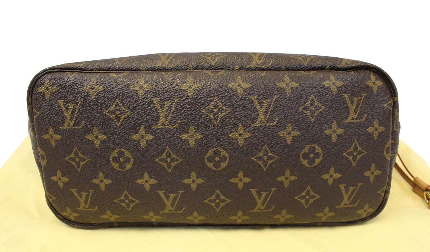 LOUIS VUITTON Monogram Canvas Neverfull MM Shoulder Bag