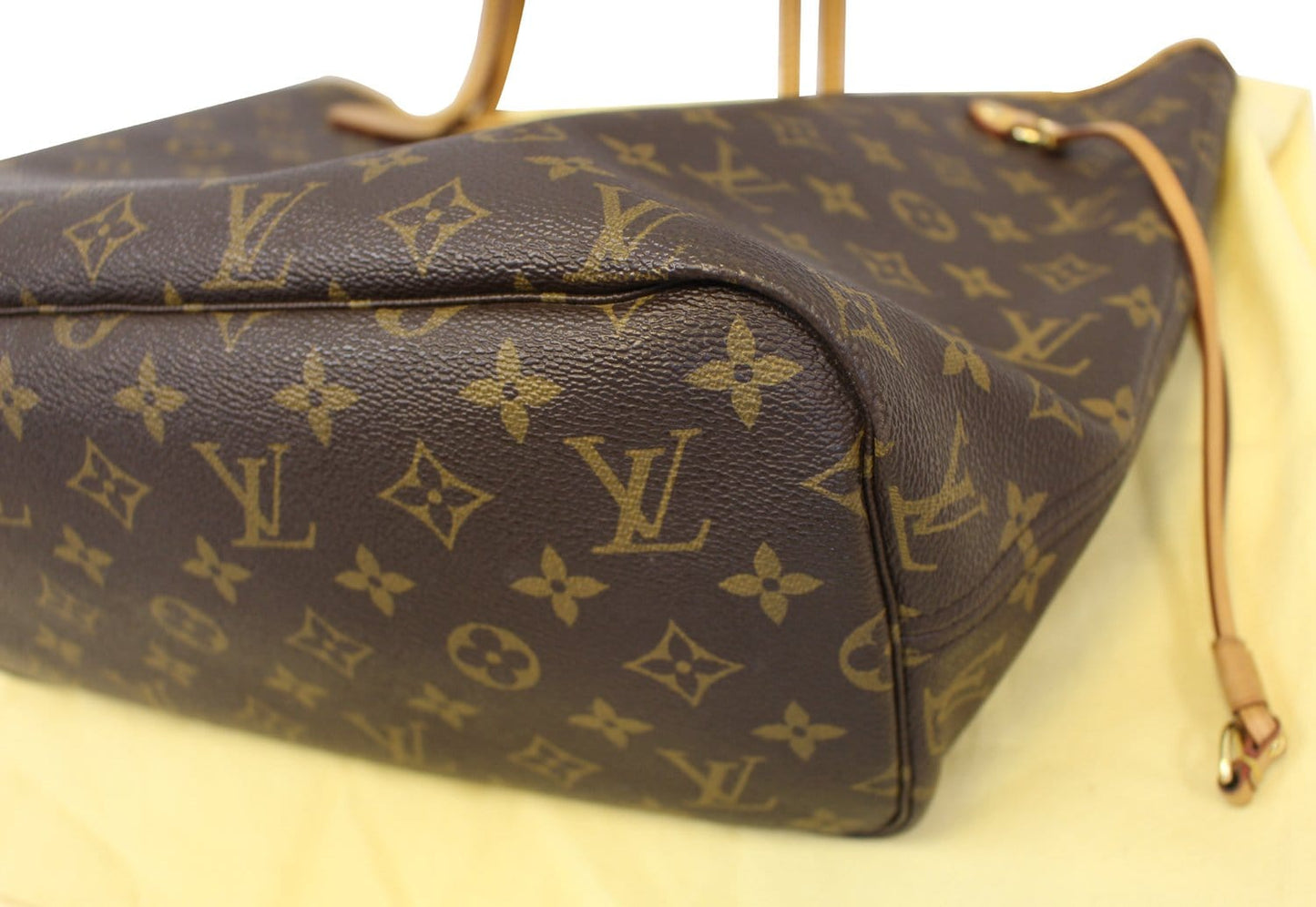 LOUIS VUITTON Monogram Canvas Neverfull MM Shoulder Bag