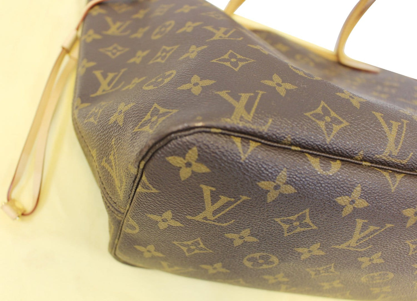 LOUIS VUITTON Monogram Canvas Neverfull MM Shoulder Bag