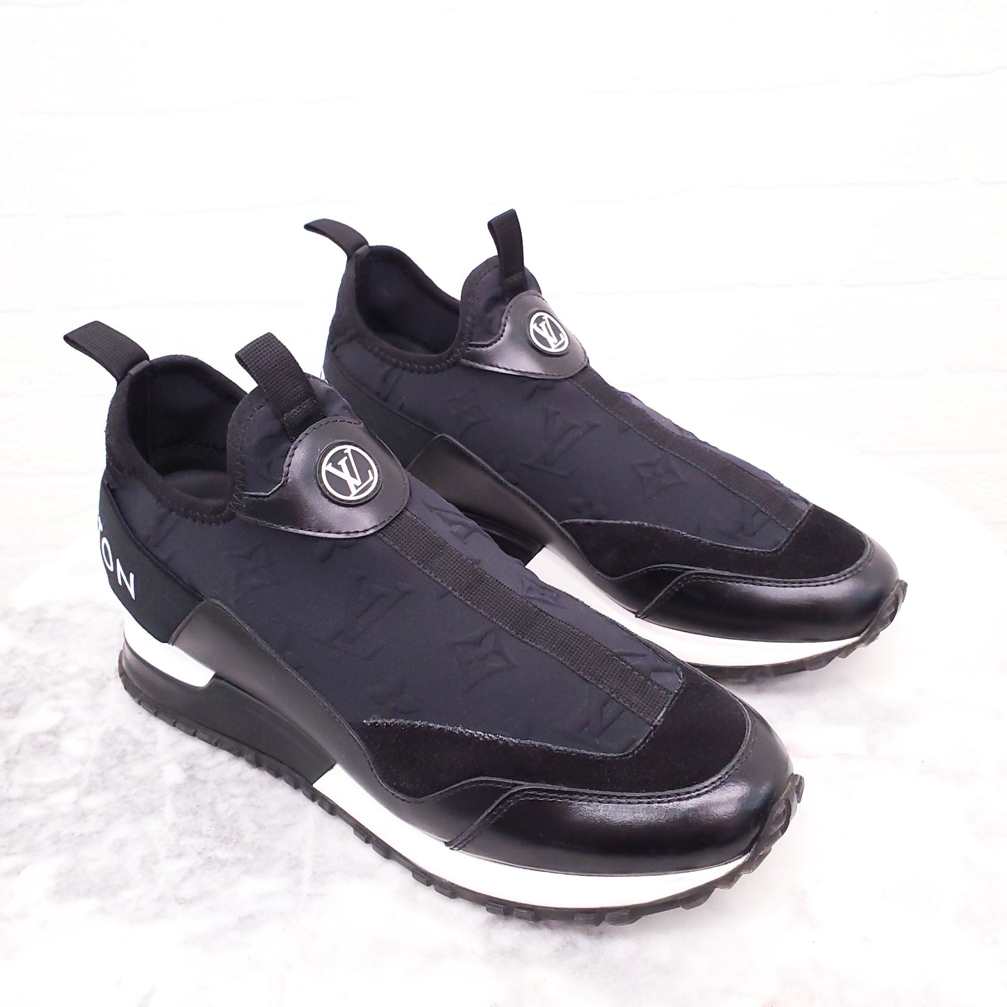 LOUIS VUITTON BLACK PULL ON LOGO SNEAKERS - SIZE 38