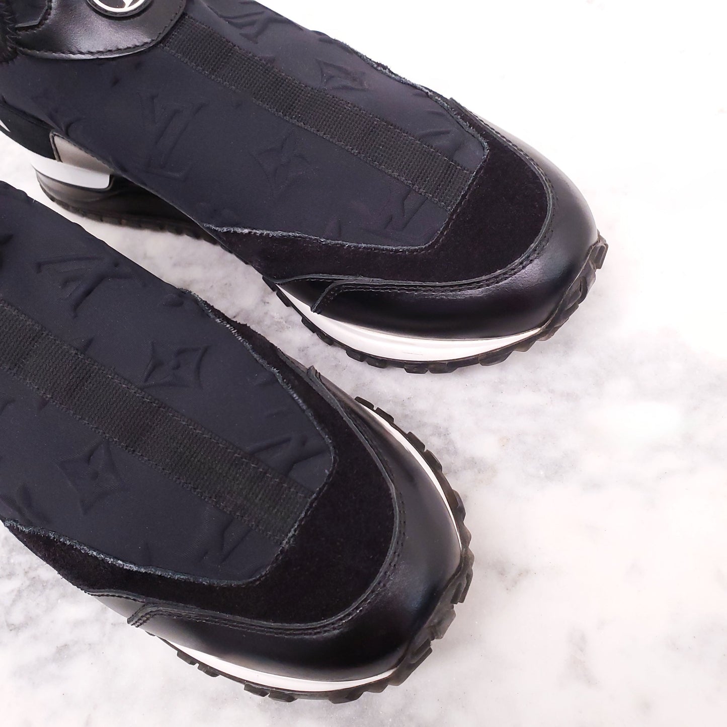 LOUIS VUITTON BLACK PULL ON LOGO SNEAKERS - SIZE 38