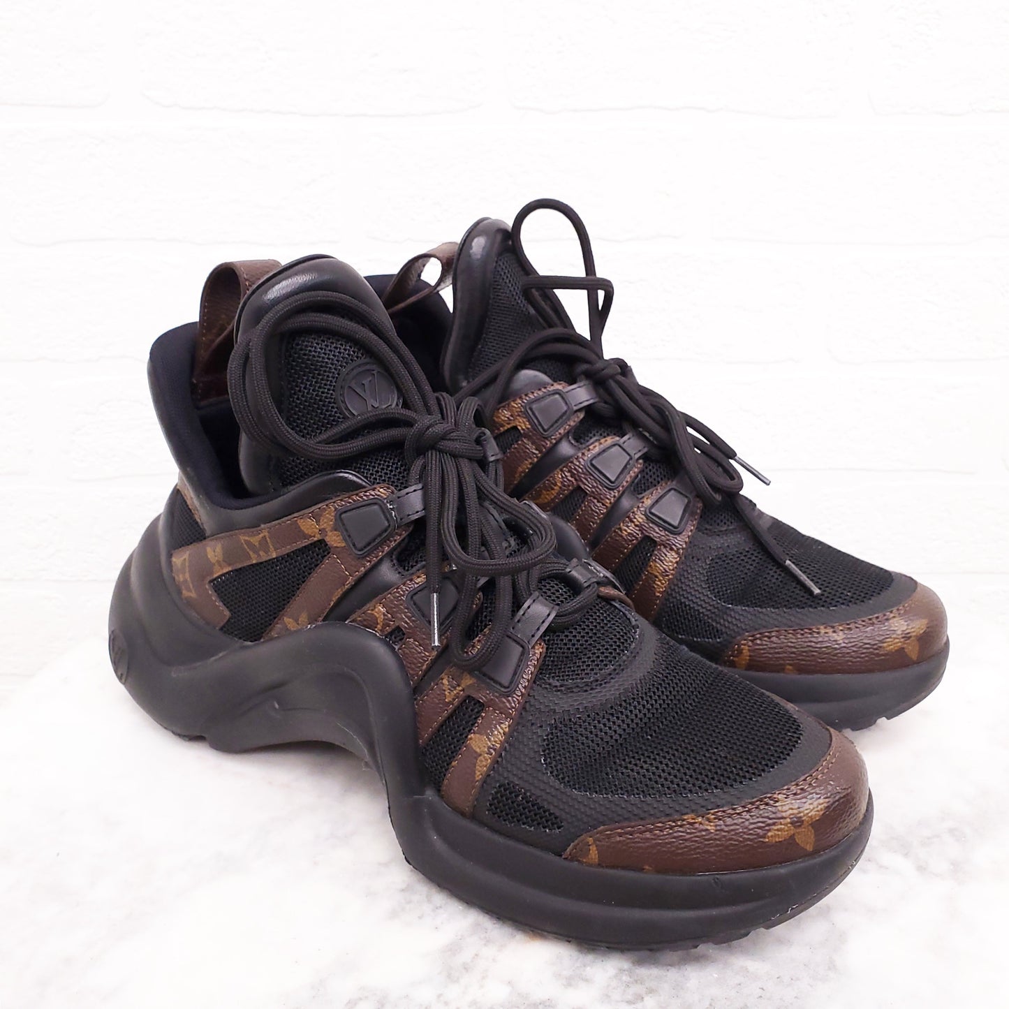 LOUIS VUITTON 'ARCHLIGHT' MONOGRAM SNEAKERS - SIZE 39.5