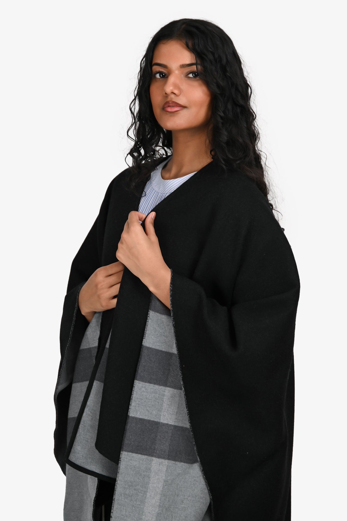 Burberry Black/Grey Ho  Check Wool Shawl