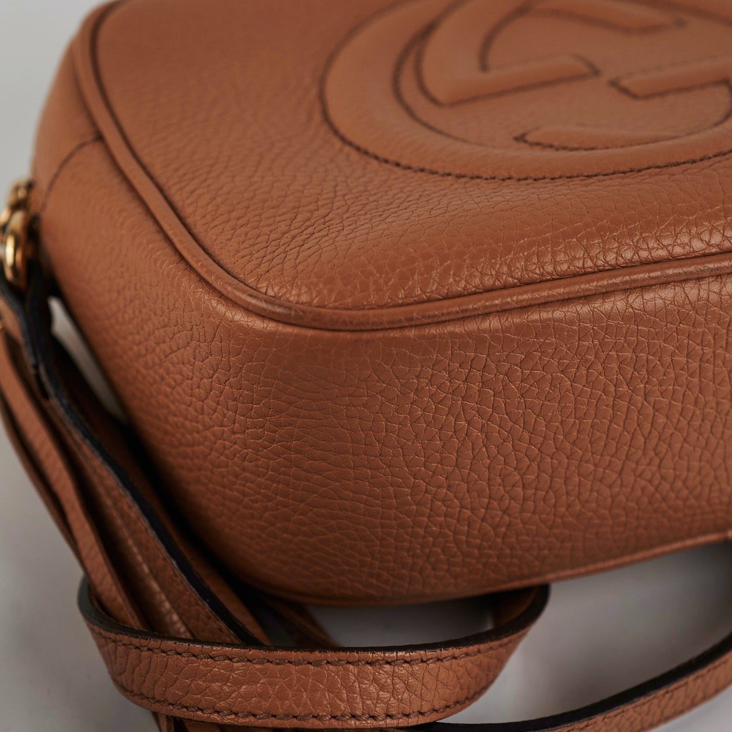 ITEM 28 - Gucci Soho Disco Dark Beige